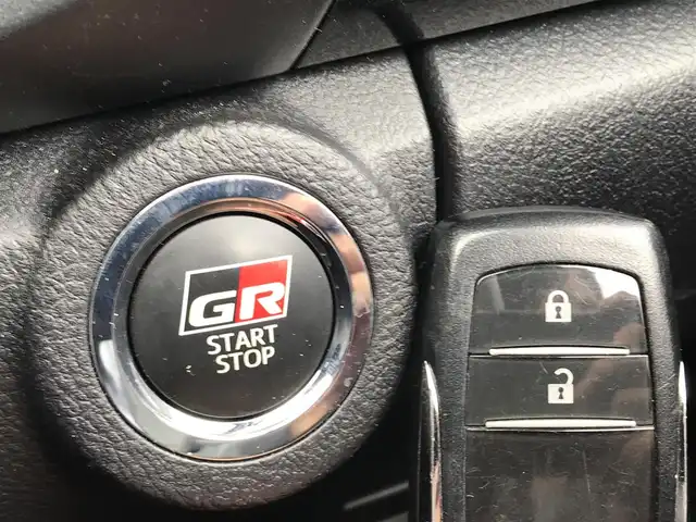 トヨタ ハイラックス Z GRスポーツ 富山県 2022(令4)年 6.1万km アティチュードブラックマイカ 4WD/純正ナビ/Bluetooth/全周囲カメラ/プリクラッシュセーフティ/コーナーセンサー/レーンキープアシスト/レーダークルーズコントロール/パワーシート/革巻きステアリング/ハーフレザーシート/プッシュスタート/スマートキー/スペアキー/LEDヘッドライト/オートライト/ETC/パドルシフト