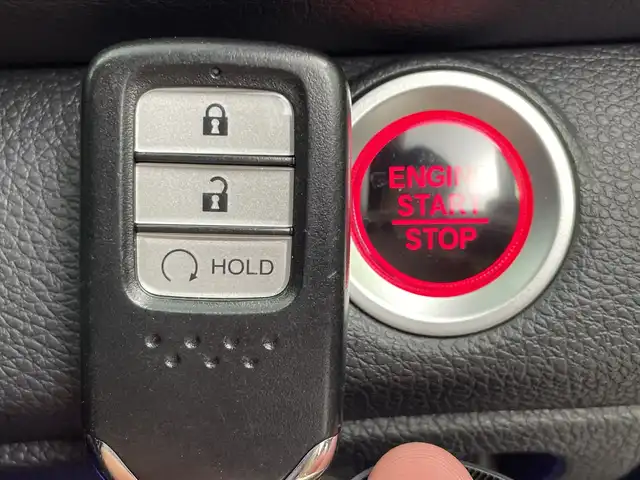 ホンダ シビック ハッチバック ホンダセンシング 三重県 2018(平30)年 4.7万km クリスタルブラックパール 禁煙車/純正7インチナビ/・フルセグ・・CD・DVD・Bluetooth・USB/バックカメラ/レーダークルーズコントロール/前席シートヒーター/パドルシフト/LEDヘッドライト（オート）/前方ドライブレコーダー/ETC/ブレーキホールド/ステアリングリモコン/純正18インチAW/フォグライト