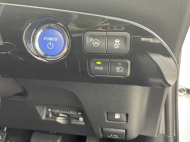 トヨタ プリウス A 千葉県 2019(平31)年 3.8万km ホワイトパールクリスタルシャイン 禁煙車/TEDエアロ/TRD18インチアルミホイール/トヨタセーフティセンス/　・レーダークルーズコントロール/　・プリクラッシュセーフティ/　・オートマチックハイビーム /　・レーンディパーチャーアラート（LDA）/　・ブラインドスポットモニター/　・コーナーセンサー /純正9インチメモリナビ/　CD/DVD/BT/フルセグTV/HUD/ビルトインETC/バックカメラ/革巻きステアリング/ステアリングスイッチ/LEDヘッドライト