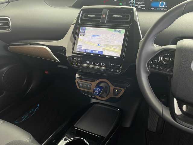 トヨタ プリウス A 千葉県 2019(平31)年 3.8万km ホワイトパールクリスタルシャイン 禁煙車/TEDエアロ/TRD18インチアルミホイール/トヨタセーフティセンス/　・レーダークルーズコントロール/　・プリクラッシュセーフティ/　・オートマチックハイビーム /　・レーンディパーチャーアラート（LDA）/　・ブラインドスポットモニター/　・コーナーセンサー /純正9インチメモリナビ/　CD/DVD/BT/フルセグTV/HUD/ビルトインETC/バックカメラ/革巻きステアリング/ステアリングスイッチ/LEDヘッドライト