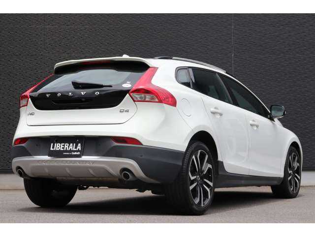 ボルボ Ｖ４０ クロスカントリー D4 ダイナミックED 大分県 2018(平30)年 3.8万km クリスタルホワイトP スペアキー1本/保証書/取扱説明書/アダクティブクルーズコントロール/ブラインドスポットインフォメーションシステム/純正ナビ/バックカメラ/Bluetooth/USB/パワーシート（D席）/純正フロアマット/純正18インチアルミホイール/オートマチックハイビーム/LED