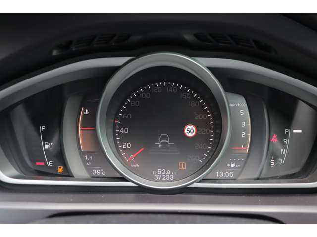 ボルボ Ｖ４０ クロスカントリー D4 ダイナミックED 大分県 2018(平30)年 3.8万km クリスタルホワイトP スペアキー1本/保証書/取扱説明書/アダクティブクルーズコントロール/ブラインドスポットインフォメーションシステム/純正ナビ/バックカメラ/Bluetooth/USB/パワーシート（D席）/純正フロアマット/純正18インチアルミホイール/オートマチックハイビーム/LED