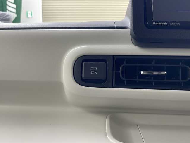 ダイハツ ムーヴ キャンバス ストライプス G 秋田県 2022(令4)年 1.7万km シャイニングホワイトパール/ファインミントメタリック 4WD/スマートアシスト/社外SDナビ/　　CD/DVD/Bluetooth/フルセグ/バックカメラ/両側パワースライドドア/LEDオートライト/LEDフォグランプ/オートマチックハイビーム/前席シートヒーター/コーナーセンサー/純正フロアマット/スマートキー