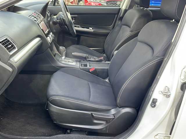 スバル インプレッサ スポーツ 2．0i アイサイト 茨城県 2015(平27)年 3.8万km クリスタルホワイトP (株)IDOMが運営する【じしゃロン水戸店】の自社ローン専用車両になりますこちらは現金またはオートローンご利用時の価格です。自社ローンご希望の方は別途その旨お申付け下さい/ワンオーナー/純正メモリナビ（フルセグ/BT/CD/DVD/FM/AM）/バックカメラ　ETC/アイサイト　Ver3/・クルーズコントロール/・車線逸脱抑制機能/・プリクラッシュブレーキ/パドルシフト/スマートキー×２/純正１６インチアルミ