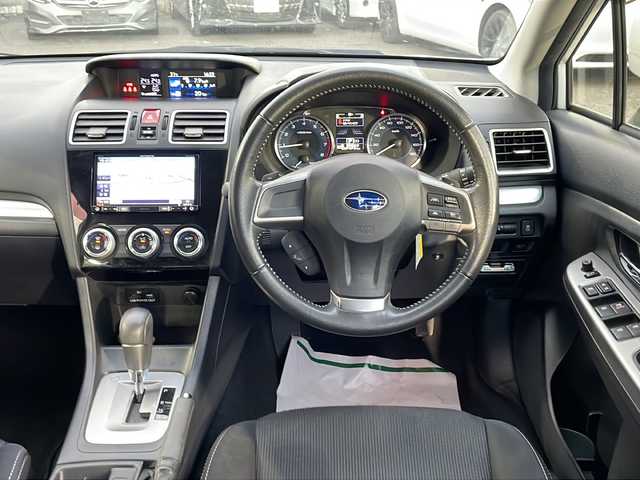 スバル インプレッサ スポーツ 2．0i アイサイト 茨城県 2015(平27)年 3.8万km クリスタルホワイトP (株)IDOMが運営する【じしゃロン水戸店】の自社ローン専用車両になりますこちらは現金またはオートローンご利用時の価格です。自社ローンご希望の方は別途その旨お申付け下さい/ワンオーナー/純正メモリナビ（フルセグ/BT/CD/DVD/FM/AM）/バックカメラ　ETC/アイサイト　Ver3/・クルーズコントロール/・車線逸脱抑制機能/・プリクラッシュブレーキ/パドルシフト/スマートキー×２/純正１６インチアルミ