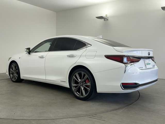 レクサス ＥＳ 300h Fスポーツ 兵庫県 2019(平31)年 2.8万km ホワイトノーヴァガラスフレーク ・純正ナビ/CD/DVD/TV/Bluetooth接続/・マークレビンソンオーディオ/・サンルーフ/・赤レザーシート/・ヘッドアップディスプレイ/・前後ドライブレコーダー/・ビルトインETC2.0/・社外レーダー/・バックカメラ/・前席パワーシート/・前席シートヒーター/ベンチレーション/・メモリー付きパワーシート/・電子パーキングブレーキ/・オートホールド/・Lexus Safety System＋A/・プリクラッシュセーフティ/・レーダークルーズコントロール/・レーンキーピングアシスト/・ロードサインアシスト/・ブラインドスポットモニター/・リヤクロストラフィックアラート/・純正フロアマット/・19インチ純正アルミホイール/・LEDヘッドランプ