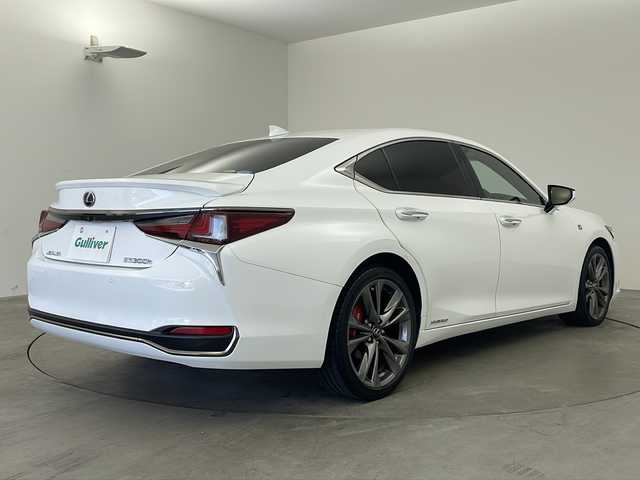 レクサス ＥＳ 300h Fスポーツ 兵庫県 2019(平31)年 2.8万km ホワイトノーヴァガラスフレーク ・純正ナビ/CD/DVD/TV/Bluetooth接続/・マークレビンソンオーディオ/・サンルーフ/・赤レザーシート/・ヘッドアップディスプレイ/・前後ドライブレコーダー/・ビルトインETC2.0/・社外レーダー/・バックカメラ/・前席パワーシート/・前席シートヒーター/ベンチレーション/・メモリー付きパワーシート/・電子パーキングブレーキ/・オートホールド/・Lexus Safety System＋A/・プリクラッシュセーフティ/・レーダークルーズコントロール/・レーンキーピングアシスト/・ロードサインアシスト/・ブラインドスポットモニター/・リヤクロストラフィックアラート/・純正フロアマット/・19インチ純正アルミホイール/・LEDヘッドランプ