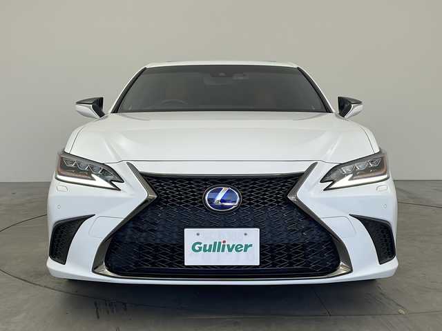 レクサス ＥＳ 300h Fスポーツ 兵庫県 2019(平31)年 2.8万km ホワイトノーヴァガラスフレーク ・純正ナビ/CD/DVD/TV/Bluetooth接続/・マークレビンソンオーディオ/・サンルーフ/・赤レザーシート/・ヘッドアップディスプレイ/・前後ドライブレコーダー/・ビルトインETC2.0/・社外レーダー/・バックカメラ/・前席パワーシート/・前席シートヒーター/ベンチレーション/・メモリー付きパワーシート/・電子パーキングブレーキ/・オートホールド/・Lexus Safety System＋A/・プリクラッシュセーフティ/・レーダークルーズコントロール/・レーンキーピングアシスト/・ロードサインアシスト/・ブラインドスポットモニター/・リヤクロストラフィックアラート/・純正フロアマット/・19インチ純正アルミホイール/・LEDヘッドランプ