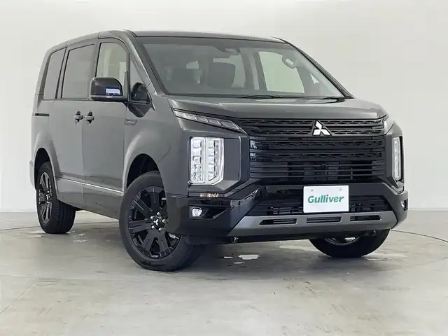 三菱 デリカＤ：５ シャモニー 群馬県 2025(令7)年 0.1千km グラファイトグレーメタリック/ブラックマイカ 【登録済未使用車】/アルパインデリカD：５専用１１インチナビ/・AM/FM/CD/DVD/SD/USB/HDMI/Bluetooth/AppleCarPlay/AndroidAuto/AmazonAlexa/フルセグTV/アルパイン12.8インチフリップダウンモニター（ダブルゾーン可）/＝＝＝＝＝/マルチアラウンドモニター/両側パワースライドドア/エレクトリックテールゲート/e-Assist（運転支援機能）/・衝突被害軽減ブレーキ/・車線逸脱警報システム/・アダプティブクルーズコントロール/・後側方車両検知警報システム/・誤発進抑制機能/ハーフレザーシート/前席シートヒーター/ステアリングヒーター/運転席パワーシート/電動パーキングブレーキ/オートブレーキホールド/プッシュスタート/スマートキー×２本