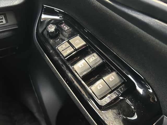 トヨタ ヴォクシー ZS 静岡県 2017(平29)年 6.9万km ブラッキッシュアゲハガラスフレーク アルパインナビ/・TV/・CD/DVD/・SD/・FM/AM/・USB/・HDMI/・Bluetooth/主要装備/・フリップダウンモニター/・セーフティセンス/・クルーズコントロール/・片側パワースライドドア/・車線逸脱警報/・オートハイビーム/・フォグランプ/・アイドリングストップ/・リアクーラー/・ＭＴモード付ＡＴ/・ＥＴＣ