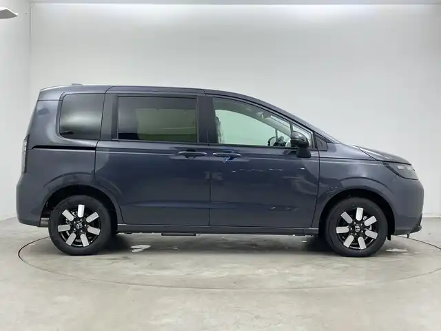 ホンダ フリード ハイブリット e:HEV AIR EX 新潟県 2025(令7)年 0.1千km メテオロイドグレーメタリック 4WD/純正9インチメモリナビ【LXM-242ZFNI】/　フルセTV/Bluetooth/AppleCarPlay/AndroidAuto/ブラインドスポットインフォメーション/踏み間違い衝突軽減システム/レーダークルーズコントロール/衝突被害軽減ブレーキ/レーンキープアシスト/前後コーナーセンサー/両側パワースライドドア/前席シートヒーター/バックモニター/リアクーラー/横滑り防止装置/LEDヘッドライト/オートマチックハイビーム/オートライト/レザーステアリング/ステアリングスイッチ/禁煙車