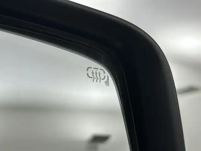 スズキ ジムニー シエラ JC 埼玉県 2020(令2)年 1.3万km ジャングルグリーン 社外グリル 社外テールライト　リアシーケンシャルウィンカー 9インチナビ シートヒーター クルーズコントロール サイドステップバー スズキセーフティセンス ETC 禁煙車 前後ドライブレコーダー