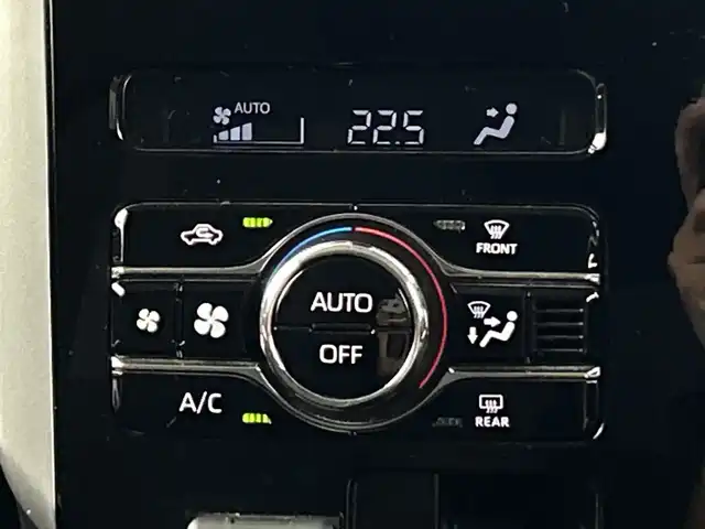 トヨタ ルーミー カスタムG－T 愛知県 2021(令3)年 5.4万km クールバイオレットクリスタルシャイン 禁煙車/純正9インチディーラーオプションナビ/（CD/DVD/Bluetooth/フルセグTV/AM/FM)/全方位カメラ/スマートアシスト/・衝突軽減ブレーキ/・レーンディパーチャーアラート/・オートマチックハイビーム/・先行車発進お知らせ機能/レーダークルーズコントロール/クリアランスソナー/ドライブレコーダー/ETC/前席シートヒーター/電動パーキング/オートホールド/両側パワースライドドア/スマートキー/純正アルミホイール/純正フロアマット/電動格納ミラー