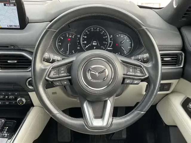 マツダ ＣＸ－８ XD エクスクルーシブモード 群馬県 2019(令1)年 6.1万km ジェットブラックマイカ 安全性能/・レーダークルーズコントロール/・スマートブレーキサポート/・アダプティブLEDヘッドライト/・レーンキープアシスト/・パーキングセンサー/・ブラインドスポットモニター/・標識認識/純正10.25インチSDナビ/　　Bluetooth/フルセグ/CD/DVD/    USB/FM/AM/AUX/   AppleCarPlay/AndroidAuto/BOSEサウンド/サンルーフ/360°ビューモニター/6人乗り/3列シート/白レザーシート/1、2列目パワーシート/1、2列目シートヒーター/1、2列目エアーシート/オートLEDヘッドライト/フォグランプ/リヤフォグランプ/パワーバックドア/ヘッドアップディスプレイ/スマートキー2本/前後ドライブレコーダー/ビルドインETC