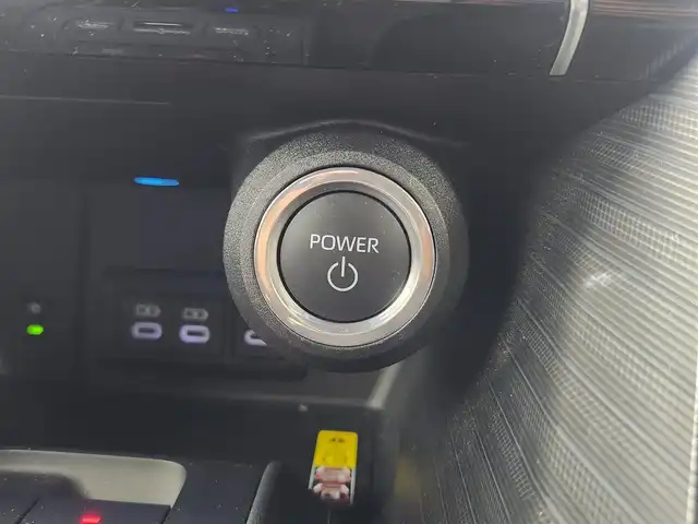 トヨタ ハリアー ＰＨＥＶ Z 愛知県 2023(令5)年 1.5万km プラチナホワイトパールマイカ 12.3型JBLナビ/(フルセグ、Bluetooth、AppleCarplay)/全方位カメラ/BSM/HUD/置くだけ充電/デジタルインナーミラー/4WD/ETC2.0/ドラレコ前後/パワーシート（D+N)/シートヒーター、エアシート（D+N）/ハンドルヒーター/電子パーキング/衝突軽減ブレーキ/レーンキープアシスト/オートハイビーム/オートホールド/LEDヘッドライト/フォグライト/純正19インチAW/純正フロアマット/コーナーセンサー前後/オートライト/スマートキー