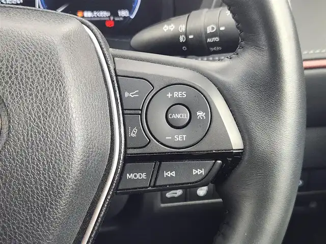 トヨタ ハリアー ＰＨＥＶ Z 愛知県 2023(令5)年 1.5万km プラチナホワイトパールマイカ 12.3型JBLナビ/(フルセグ、Bluetooth、AppleCarplay)/全方位カメラ/BSM/HUD/置くだけ充電/デジタルインナーミラー/4WD/ETC2.0/ドラレコ前後/パワーシート（D+N)/シートヒーター、エアシート（D+N）/ハンドルヒーター/電子パーキング/衝突軽減ブレーキ/レーンキープアシスト/オートハイビーム/オートホールド/LEDヘッドライト/フォグライト/純正19インチAW/純正フロアマット/コーナーセンサー前後/オートライト/スマートキー
