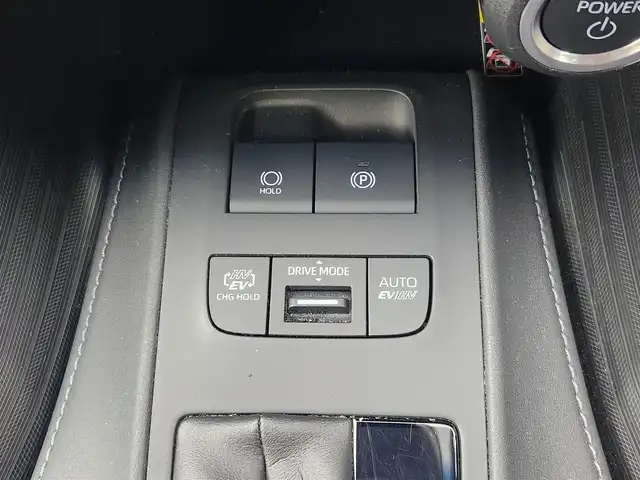 トヨタ ハリアー ＰＨＥＶ Z 愛知県 2023(令5)年 1.5万km プラチナホワイトパールマイカ 12.3型JBLナビ/(フルセグ、Bluetooth、AppleCarplay)/全方位カメラ/BSM/HUD/置くだけ充電/デジタルインナーミラー/4WD/ETC2.0/ドラレコ前後/パワーシート（D+N)/シートヒーター、エアシート（D+N）/ハンドルヒーター/電子パーキング/衝突軽減ブレーキ/レーンキープアシスト/オートハイビーム/オートホールド/LEDヘッドライト/フォグライト/純正19インチAW/純正フロアマット/コーナーセンサー前後/オートライト/スマートキー