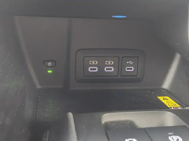 トヨタ ハリアー ＰＨＥＶ Z 愛知県 2023(令5)年 1.5万km プラチナホワイトパールマイカ 12.3型JBLナビ/(フルセグ、Bluetooth、AppleCarplay)/全方位カメラ/BSM/HUD/置くだけ充電/デジタルインナーミラー/4WD/ETC2.0/ドラレコ前後/パワーシート（D+N)/シートヒーター、エアシート（D+N）/ハンドルヒーター/電子パーキング/衝突軽減ブレーキ/レーンキープアシスト/オートハイビーム/オートホールド/LEDヘッドライト/フォグライト/純正19インチAW/純正フロアマット/コーナーセンサー前後/オートライト/スマートキー
