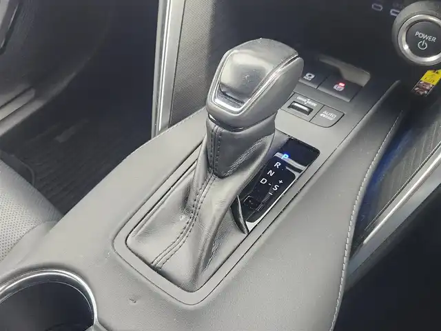 トヨタ ハリアー ＰＨＥＶ Z 愛知県 2023(令5)年 1.5万km プラチナホワイトパールマイカ 12.3型JBLナビ/(フルセグ、Bluetooth、AppleCarplay)/全方位カメラ/BSM/HUD/置くだけ充電/デジタルインナーミラー/4WD/ETC2.0/ドラレコ前後/パワーシート（D+N)/シートヒーター、エアシート（D+N）/ハンドルヒーター/電子パーキング/衝突軽減ブレーキ/レーンキープアシスト/オートハイビーム/オートホールド/LEDヘッドライト/フォグライト/純正19インチAW/純正フロアマット/コーナーセンサー前後/オートライト/スマートキー