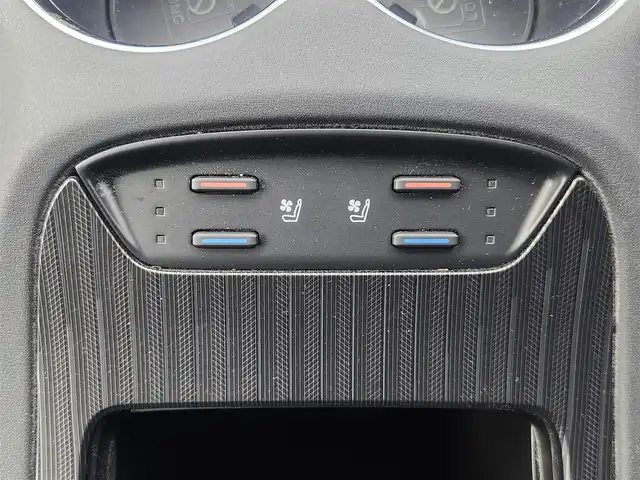 トヨタ ハリアー ＰＨＥＶ Z 愛知県 2023(令5)年 1.5万km プラチナホワイトパールマイカ 12.3型JBLナビ/(フルセグ、Bluetooth、AppleCarplay)/全方位カメラ/BSM/HUD/置くだけ充電/デジタルインナーミラー/4WD/ETC2.0/ドラレコ前後/パワーシート（D+N)/シートヒーター、エアシート（D+N）/ハンドルヒーター/電子パーキング/衝突軽減ブレーキ/レーンキープアシスト/オートハイビーム/オートホールド/LEDヘッドライト/フォグライト/純正19インチAW/純正フロアマット/コーナーセンサー前後/オートライト/スマートキー