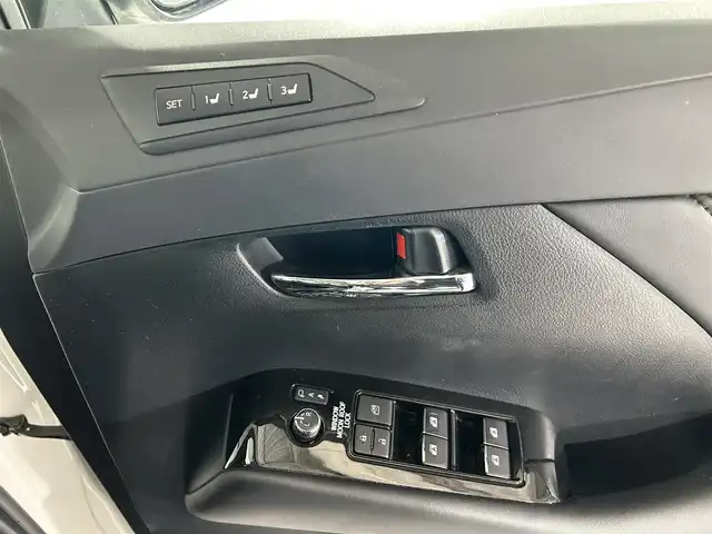 トヨタ アルファード S Cパッケージ 佐賀県 2020(令2)年 4.8万km ホワイトパールクリスタルシャイン 純正９型ディスプレイオーディオ/（フルセグTV/Bluetooth/MiraCast/AM/FM）/ナビげーションシステム/ツインムーンルーフ/デジタルインナーミラー/衝突軽減システム/レーンアシスト/コーナーセンサー/ブラインドスポットモニター/アクティブクルーズコントロール/両側パワースライドドア/前後ドライブレコーダー/MT付きAT/純正18インチアルミホイール/LEDヘッドライト/オートライト/オートハイビーム/レザーシート/１・２列目パワーシート/前席シートヒーター/シートクーラー/運転席シートメモリ/ベンチレーションシート/２列目オットマン/２列目ウォークスルー/スマートキー/スペアキー×１/ハンドルヒーター/ドアバイザー/サンシェード/アンダーミラー/フロアマット/電動パーキングホールド/オートホールド/標識検知システム/盗難防止装置/横滑り防止装置