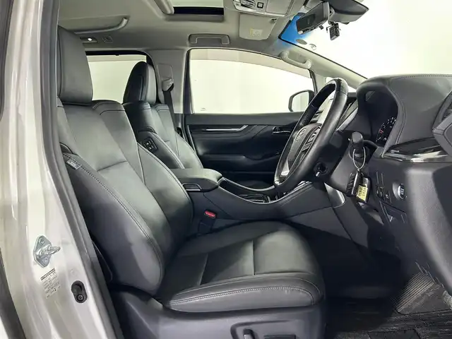 トヨタ アルファード S Cパッケージ 佐賀県 2020(令2)年 4.8万km ホワイトパールクリスタルシャイン 純正９型ディスプレイオーディオ/（フルセグTV/Bluetooth/MiraCast/AM/FM）/ナビげーションシステム/ツインムーンルーフ/デジタルインナーミラー/衝突軽減システム/レーンアシスト/コーナーセンサー/ブラインドスポットモニター/アクティブクルーズコントロール/両側パワースライドドア/前後ドライブレコーダー/MT付きAT/純正18インチアルミホイール/LEDヘッドライト/オートライト/オートハイビーム/レザーシート/１・２列目パワーシート/前席シートヒーター/シートクーラー/運転席シートメモリ/ベンチレーションシート/２列目オットマン/２列目ウォークスルー/スマートキー/スペアキー×１/ハンドルヒーター/ドアバイザー/サンシェード/アンダーミラー/フロアマット/電動パーキングホールド/オートホールド/標識検知システム/盗難防止装置/横滑り防止装置