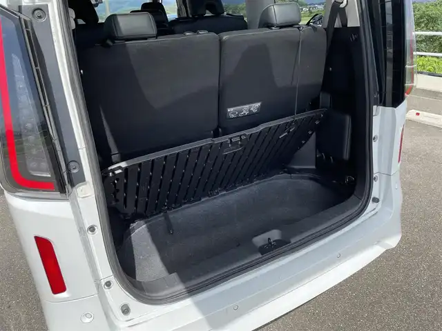 日産 セレナ ハイウェイスター V 佐賀県 2023(令5)年 3.9万km プリズムホワイト 社外7型ナビゲーション「AVN-LBS01」/・AM/FM/BT//・インテリジェントアラウンドビューモニター/両側パワースライドドア/前方ドライブレコーダー/インテリジェントルームミラー/USB入力端子/プロパイロット/アダプティブLEDヘッドライト/純正16インチアルミホイール/スマートキー/新車保証書/取扱説明書/スペアキー1本/インテリジェントセーフティー/・インテリジェント エマージェンシーブレーキ（自動ブレーキ）/・インテリジェント クルーズコントロール（追従型クルコン）/・車線逸脱警報（LDW）＆ 車線逸脱防止支援（LDP）/・ブラインドスポット警報（BSW）/・後側方衝突防止支援システム（BSI）/・後退時車両検知（RCTA）/・踏み間違い衝突防止アシスト/・標識検知機能