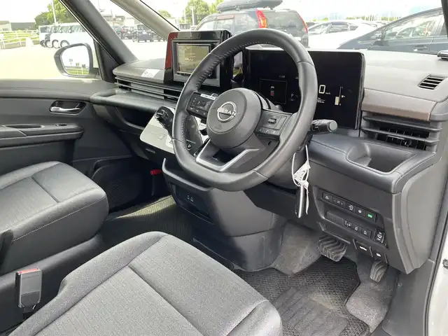 日産 セレナ ハイウェイスター V 佐賀県 2023(令5)年 3.9万km プリズムホワイト 社外7型ナビゲーション「AVN-LBS01」/・AM/FM/BT//・インテリジェントアラウンドビューモニター/両側パワースライドドア/前方ドライブレコーダー/インテリジェントルームミラー/USB入力端子/プロパイロット/アダプティブLEDヘッドライト/純正16インチアルミホイール/スマートキー/新車保証書/取扱説明書/スペアキー1本/インテリジェントセーフティー/・インテリジェント エマージェンシーブレーキ（自動ブレーキ）/・インテリジェント クルーズコントロール（追従型クルコン）/・車線逸脱警報（LDW）＆ 車線逸脱防止支援（LDP）/・ブラインドスポット警報（BSW）/・後側方衝突防止支援システム（BSI）/・後退時車両検知（RCTA）/・踏み間違い衝突防止アシスト/・標識検知機能