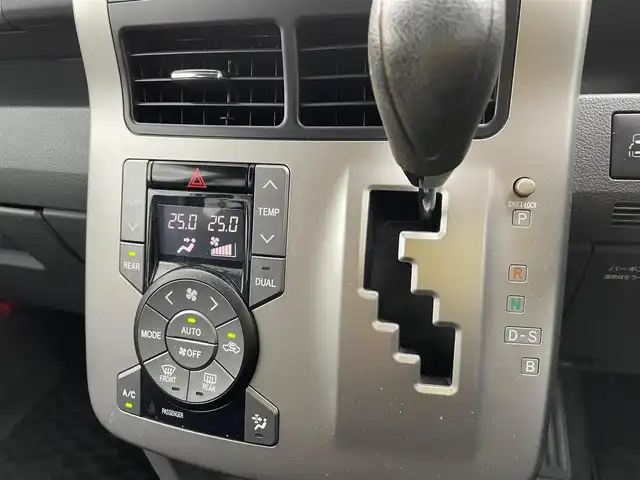 トヨタ ノア X スマートエディション 石川県 2009(平21)年 4.8万km シルバー 純正メモリーナビ/純正CD/ワンセグTV/バックカメラ/HIDヘッドライト/ETC/両側パワースライドドア/スマートキー/プッシュスタート/電動ミラー/オートエアコン