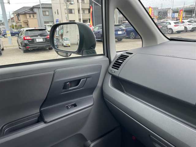 トヨタ ノア X スマートエディション 石川県 2009(平21)年 4.8万km シルバー 純正メモリーナビ/純正CD/ワンセグTV/バックカメラ/HIDヘッドライト/ETC/両側パワースライドドア/スマートキー/プッシュスタート/電動ミラー/オートエアコン