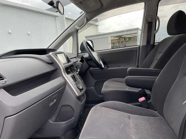 トヨタ ノア X スマートエディション 石川県 2009(平21)年 4.8万km シルバー 純正メモリーナビ/純正CD/ワンセグTV/バックカメラ/HIDヘッドライト/ETC/両側パワースライドドア/スマートキー/プッシュスタート/電動ミラー/オートエアコン