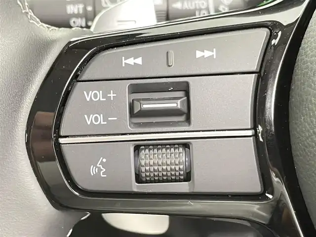 ホンダ ＺＲ－Ｖ ハイブリッド e:HEV Z 千葉県 2022(令4)年 0.4万km ワイン 禁煙車/Honda SENSING/・衝突軽減ブレーキ/・先行車発進お知らせ機能/・歩行者事故低減ステアリング/・路外逸脱抑制機能/・標識認識機能/・アダプティブクルーズコントロール/・車線維持支援システム/・渋滞運転支援機能/・ブラインドスポットインフォメーション/・誤発進抑制機能/・後方誤発進抑制機能/・近距離衝突軽減ブレーキ/・パーキングセンサーシステム/純正9インチホンダコネクトナビ/・フルセグTV/・Bluetooth接続/BOSEプレミアムサウンドシステム/アラウンドビューモニター/レーダークルーズコントロール/LEDオートライト/オートハイビーム/レザーシート/シートヒーター/パワーシート/純正18インチアルミホイール/純正フロアマット/パドルシフト/オートエアコン/USBポート/プッシュスタート/スマートキー