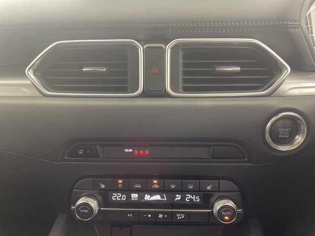 マツダ ＣＸ－５ XD スマートエディション 愛知県 2021(令3)年 4.8万km スノーフレイクホワイトパールマイカ マツダコネクト10.25インチスマートディスプレイ/（フルセグ/Ｂluetooth/ＡＭ/ＦＭ/AppleCarPlay/AndroidAuto)/360度ビューモニター/アドバンスドスマートシティブレーキサポート/・レーンキープアシスト/・レーダークルーズコントロール/・ブラインドスポットモニター/ドライビングポジションサポートパッケージ/・パワーシート/シートメモリー(運転席)/・前席シートヒーター/・ステアリングヒーター/アクティブドライビングディスプレイ/交通標識認識/ＨＵＤ/アドバンスドキーレスエントリシステム/ＬＥＤライト/純正１７インチＡＷ/ＥＴＣ/純正フロアマット