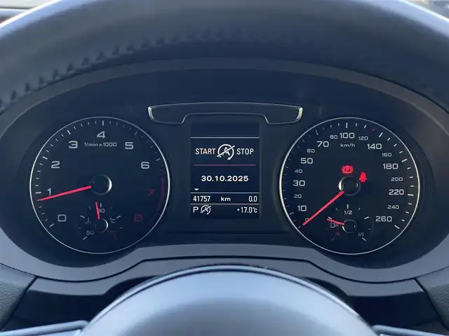 アウディ Ｑ３ 2．0 TFSI クワトロ 180PS 山梨県 2019(平31)年 4.2万km グレイシアホワイトメタリック 黒革シート/シートヒーター/純正ＭＭＩナビ/Ｂカメラ/フルセグ/ＣＤ/ＤＶＤ/前後コーナーセンサー　/ＬＥＤヘッド　/オートハイビーム　/クルーズコントロール　/サイドアシスト　/パワーバックドア　/純正ＯＰドラレコ　/純正１７インチＡＷ