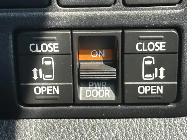 トヨタ エスクァイア Gi プレミアムパッケージ ブラックテーラード 岡山県 2019(平31)年 8.6万km スパークリングブラックパールクリスタルシャイン 純正10インチSDナビゲーション/・フルセグTV/CD/DVD/SD/Bluetooth/純正フリップダウンモニター/バックカメラ/ビルトインETC/両側パワースライドドア/後席エアコン/ハーフレザーシート/DN席シートヒーター/キャプテンシート/ISOFIX対応/革巻きステアリング/ステアリングヒーター/ステアリングリモコン/純正15インチアルミホイール/純正LEDヘッドライト/・オートマチックハイビーム/純正LEDフォグランプ/純正フロアマット/純正ドアバイザ―/新車保証書/トヨタセーフティセンス/・クルーズコントロール/・プリクラッシュセーフティ/・クリアランスソナー/・先行車発進お知らせ機能/・レーンディパーチャーアラート