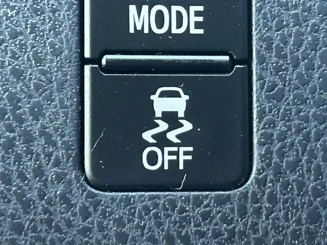 トヨタ エスクァイア Gi プレミアムパッケージ ブラックテーラード 岡山県 2019(平31)年 8.6万km スパークリングブラックパールクリスタルシャイン 純正10インチSDナビゲーション/・フルセグTV/CD/DVD/SD/Bluetooth/純正フリップダウンモニター/バックカメラ/ビルトインETC/両側パワースライドドア/後席エアコン/ハーフレザーシート/DN席シートヒーター/キャプテンシート/ISOFIX対応/革巻きステアリング/ステアリングヒーター/ステアリングリモコン/純正15インチアルミホイール/純正LEDヘッドライト/・オートマチックハイビーム/純正LEDフォグランプ/純正フロアマット/純正ドアバイザ―/新車保証書/トヨタセーフティセンス/・クルーズコントロール/・プリクラッシュセーフティ/・クリアランスソナー/・先行車発進お知らせ機能/・レーンディパーチャーアラート