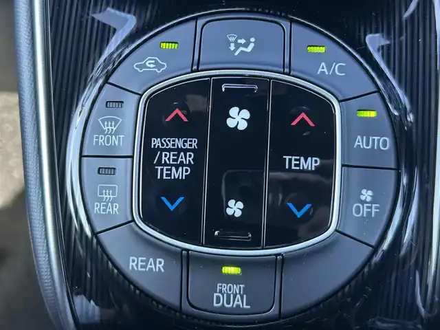 トヨタ エスクァイア Gi プレミアムパッケージ ブラックテーラード 岡山県 2019(平31)年 8.6万km スパークリングブラックパールクリスタルシャイン 純正10インチSDナビゲーション/・フルセグTV/CD/DVD/SD/Bluetooth/純正フリップダウンモニター/バックカメラ/ビルトインETC/両側パワースライドドア/後席エアコン/ハーフレザーシート/DN席シートヒーター/キャプテンシート/ISOFIX対応/革巻きステアリング/ステアリングヒーター/ステアリングリモコン/純正15インチアルミホイール/純正LEDヘッドライト/・オートマチックハイビーム/純正LEDフォグランプ/純正フロアマット/純正ドアバイザ―/新車保証書/トヨタセーフティセンス/・クルーズコントロール/・プリクラッシュセーフティ/・クリアランスソナー/・先行車発進お知らせ機能/・レーンディパーチャーアラート