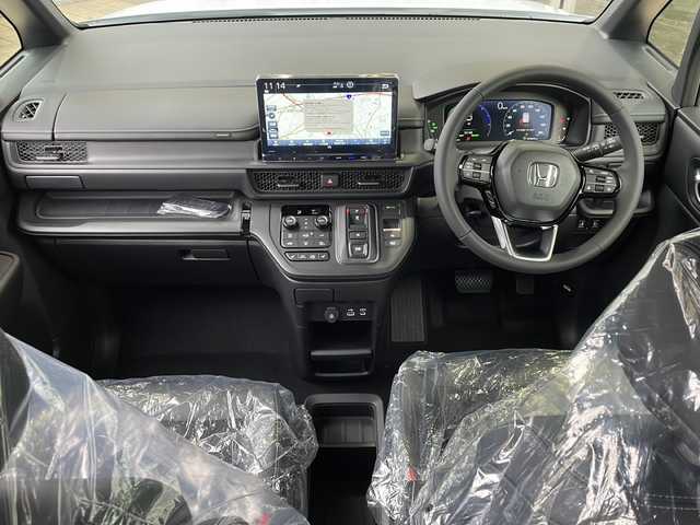 ホンダ ステップワゴン スパーダ eHEV 静岡県 2025(令7)年 0.1千km プラチナホワイトパール 純正メモリナビ/・CD/・DVD/・フルセグＴＶ/・Bluetooth/・USB/・HDMI/・AM/・FM/主要装備/・両側パワスラ/・後席モニター/・衝突軽減/・レーンキープ/・追従クルコン/・BSM/・コーナーセンサー前後/・バックカメラ/・パワーバックドア/・ハーフレザーシート/・シートヒーターD/N席/・パドルシフト/・ステリモ/・電動パーキングブレーキ/・オートホールド/・LEDヘッドライト/・オートライト/・オートハイビーム/・フォグランプ/・純正アルミホイール