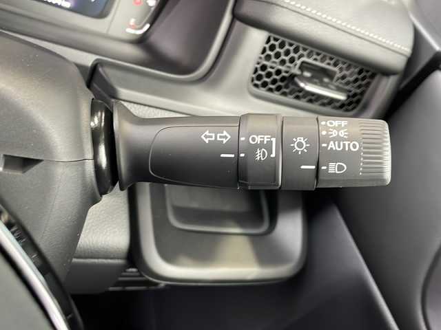 ホンダ ステップワゴン スパーダ eHEV 静岡県 2025(令7)年 0.1千km プラチナホワイトパール 純正メモリナビ/・CD/・DVD/・フルセグＴＶ/・Bluetooth/・USB/・HDMI/・AM/・FM/主要装備/・両側パワスラ/・後席モニター/・衝突軽減/・レーンキープ/・追従クルコン/・BSM/・コーナーセンサー前後/・バックカメラ/・パワーバックドア/・ハーフレザーシート/・シートヒーターD/N席/・パドルシフト/・ステリモ/・電動パーキングブレーキ/・オートホールド/・LEDヘッドライト/・オートライト/・オートハイビーム/・フォグランプ/・純正アルミホイール