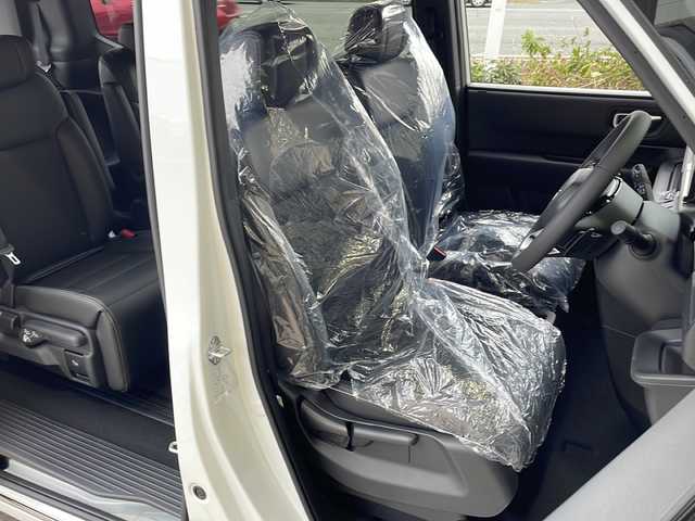 ホンダ ステップワゴン スパーダ eHEV 静岡県 2025(令7)年 0.1千km プラチナホワイトパール 純正メモリナビ/・CD/・DVD/・フルセグＴＶ/・Bluetooth/・USB/・HDMI/・AM/・FM/主要装備/・両側パワスラ/・後席モニター/・衝突軽減/・レーンキープ/・追従クルコン/・BSM/・コーナーセンサー前後/・バックカメラ/・パワーバックドア/・ハーフレザーシート/・シートヒーターD/N席/・パドルシフト/・ステリモ/・電動パーキングブレーキ/・オートホールド/・LEDヘッドライト/・オートライト/・オートハイビーム/・フォグランプ/・純正アルミホイール