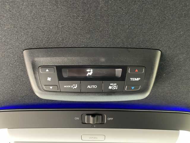 ホンダ ステップワゴン スパーダ eHEV 静岡県 2025(令7)年 0.1千km プラチナホワイトパール 純正メモリナビ/・CD/・DVD/・フルセグＴＶ/・Bluetooth/・USB/・HDMI/・AM/・FM/主要装備/・両側パワスラ/・後席モニター/・衝突軽減/・レーンキープ/・追従クルコン/・BSM/・コーナーセンサー前後/・バックカメラ/・パワーバックドア/・ハーフレザーシート/・シートヒーターD/N席/・パドルシフト/・ステリモ/・電動パーキングブレーキ/・オートホールド/・LEDヘッドライト/・オートライト/・オートハイビーム/・フォグランプ/・純正アルミホイール