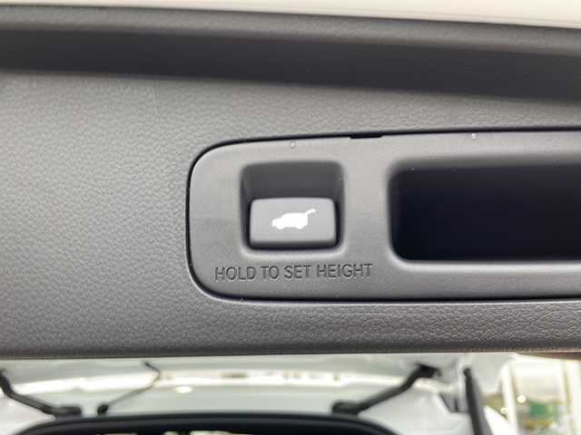 ホンダ ステップワゴン スパーダ eHEV 静岡県 2025(令7)年 0.1千km プラチナホワイトパール 純正メモリナビ/・CD/・DVD/・フルセグＴＶ/・Bluetooth/・USB/・HDMI/・AM/・FM/主要装備/・両側パワスラ/・後席モニター/・衝突軽減/・レーンキープ/・追従クルコン/・BSM/・コーナーセンサー前後/・バックカメラ/・パワーバックドア/・ハーフレザーシート/・シートヒーターD/N席/・パドルシフト/・ステリモ/・電動パーキングブレーキ/・オートホールド/・LEDヘッドライト/・オートライト/・オートハイビーム/・フォグランプ/・純正アルミホイール