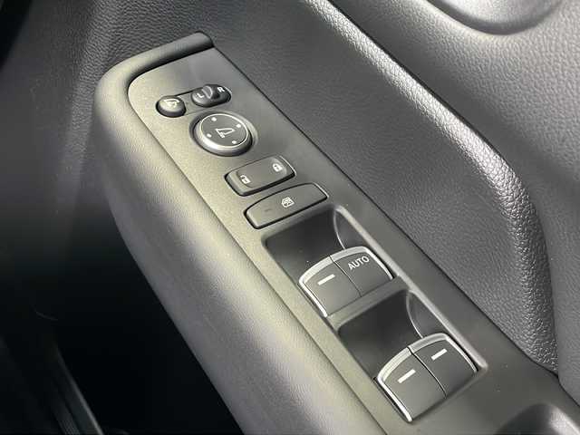 ホンダ ステップワゴン スパーダ eHEV 静岡県 2025(令7)年 0.1千km プラチナホワイトパール 純正メモリナビ/・CD/・DVD/・フルセグＴＶ/・Bluetooth/・USB/・HDMI/・AM/・FM/主要装備/・両側パワスラ/・後席モニター/・衝突軽減/・レーンキープ/・追従クルコン/・BSM/・コーナーセンサー前後/・バックカメラ/・パワーバックドア/・ハーフレザーシート/・シートヒーターD/N席/・パドルシフト/・ステリモ/・電動パーキングブレーキ/・オートホールド/・LEDヘッドライト/・オートライト/・オートハイビーム/・フォグランプ/・純正アルミホイール