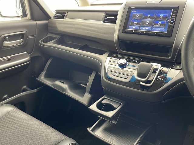 ホンダ フリード ハイブリット G ホンダセンシング 沖縄県 2020(令2)年 6.6万km シルバーミストグリーンM 純正ナビ(VXM-204VFi)/（フルセグＴＶ　ラジオ　ＣＤ　ＤＶＤ　Ｂｌｕｅｔｏｏｔｈ）/バックカメラ/ドライブレコーダー/ＥＴＣ/ホンダセンシング/ステアリングスイッチ/クルーズコントロール/両側パワースライドドア/ＬＥＤヘッドライト/オートライト/クリアランスソナー/スマートキー/プッシュスタート/純正フロアマット/純正15インチアルミホイール/保証書