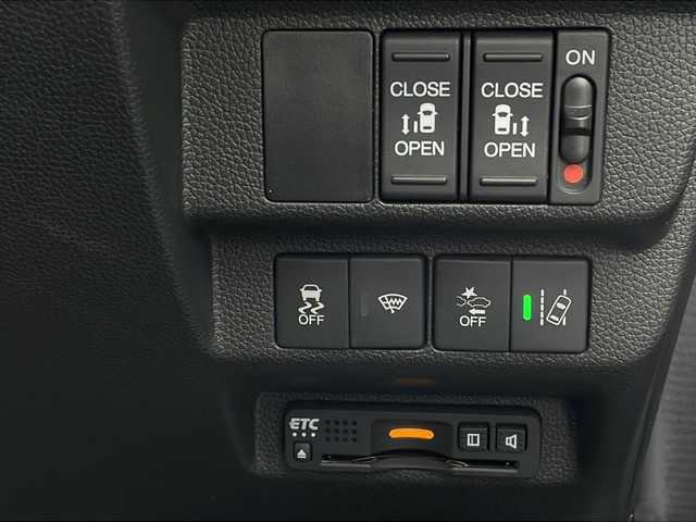 ホンダ フリード ハイブリット G ホンダセンシング 沖縄県 2020(令2)年 6.6万km シルバーミストグリーンM 純正ナビ(VXM-204VFi)/（フルセグＴＶ　ラジオ　ＣＤ　ＤＶＤ　Ｂｌｕｅｔｏｏｔｈ）/バックカメラ/ドライブレコーダー/ＥＴＣ/ホンダセンシング/ステアリングスイッチ/クルーズコントロール/両側パワースライドドア/ＬＥＤヘッドライト/オートライト/クリアランスソナー/スマートキー/プッシュスタート/純正フロアマット/純正15インチアルミホイール/保証書