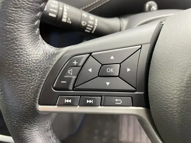 日産 セレナ e－パワー ハイウェイスター V 富山県 2019(令1)年 4.4万km ブリリアントホワイトパール 純正9型ナビ【MM518D-L】/(AM/FM/CD/DVD/BD/SD/AUX/USB/BT)/フルセグTV/アラウンドビューモニター/純正フリップダウンモニター/両側パワースライドドア（ハンズフリー付き）/プロパイロット/アダプティブクルーズコントロール/衝突被害軽減ブレーキ/レーンキープアシスト/オートLEDヘッドライト/クリアランスソナー/デジタルインナーミラー/ビルトインETC/ドライブレコーダー/前席シートヒーター/ステアリングヒーター/ドアバイザー/純正フロアマット/スマートキー/プッシュスタート/純正15インチAW