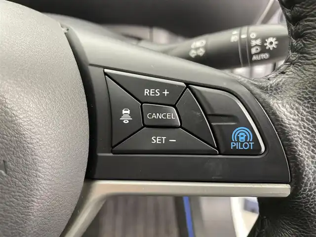 日産 セレナ e－パワー ハイウェイスター V 富山県 2019(令1)年 4.4万km ブリリアントホワイトパール 純正9型ナビ【MM518D-L】/(AM/FM/CD/DVD/BD/SD/AUX/USB/BT)/フルセグTV/アラウンドビューモニター/純正フリップダウンモニター/両側パワースライドドア（ハンズフリー付き）/プロパイロット/アダプティブクルーズコントロール/衝突被害軽減ブレーキ/レーンキープアシスト/オートLEDヘッドライト/クリアランスソナー/デジタルインナーミラー/ビルトインETC/ドライブレコーダー/前席シートヒーター/ステアリングヒーター/ドアバイザー/純正フロアマット/スマートキー/プッシュスタート/純正15インチAW