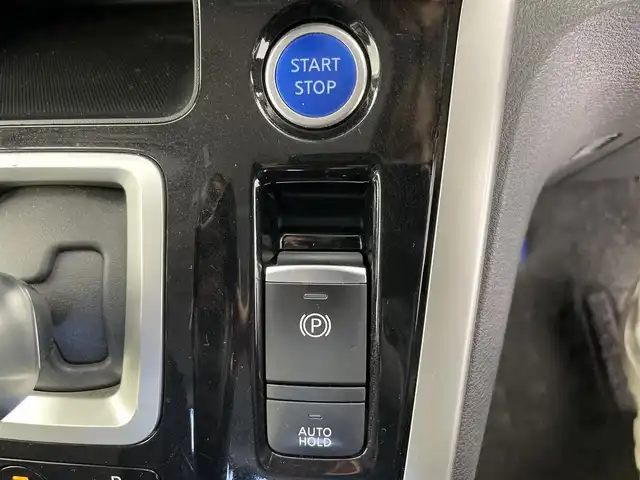 日産 セレナ e－パワー ハイウェイスター V 富山県 2019(令1)年 4.4万km ブリリアントホワイトパール 純正9型ナビ【MM518D-L】/(AM/FM/CD/DVD/BD/SD/AUX/USB/BT)/フルセグTV/アラウンドビューモニター/純正フリップダウンモニター/両側パワースライドドア（ハンズフリー付き）/プロパイロット/アダプティブクルーズコントロール/衝突被害軽減ブレーキ/レーンキープアシスト/オートLEDヘッドライト/クリアランスソナー/デジタルインナーミラー/ビルトインETC/ドライブレコーダー/前席シートヒーター/ステアリングヒーター/ドアバイザー/純正フロアマット/スマートキー/プッシュスタート/純正15インチAW