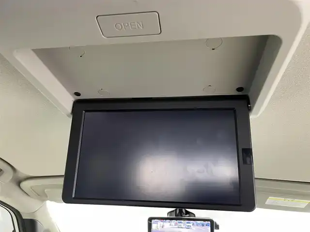 日産 セレナ e－パワー ハイウェイスター V 富山県 2019(令1)年 4.4万km ブリリアントホワイトパール 純正9型ナビ【MM518D-L】/(AM/FM/CD/DVD/BD/SD/AUX/USB/BT)/フルセグTV/アラウンドビューモニター/純正フリップダウンモニター/両側パワースライドドア（ハンズフリー付き）/プロパイロット/アダプティブクルーズコントロール/衝突被害軽減ブレーキ/レーンキープアシスト/オートLEDヘッドライト/クリアランスソナー/デジタルインナーミラー/ビルトインETC/ドライブレコーダー/前席シートヒーター/ステアリングヒーター/ドアバイザー/純正フロアマット/スマートキー/プッシュスタート/純正15インチAW