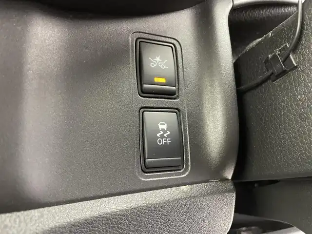 日産 セレナ e－パワー ハイウェイスター V 富山県 2019(令1)年 4.4万km ブリリアントホワイトパール 純正9型ナビ【MM518D-L】/(AM/FM/CD/DVD/BD/SD/AUX/USB/BT)/フルセグTV/アラウンドビューモニター/純正フリップダウンモニター/両側パワースライドドア（ハンズフリー付き）/プロパイロット/アダプティブクルーズコントロール/衝突被害軽減ブレーキ/レーンキープアシスト/オートLEDヘッドライト/クリアランスソナー/デジタルインナーミラー/ビルトインETC/ドライブレコーダー/前席シートヒーター/ステアリングヒーター/ドアバイザー/純正フロアマット/スマートキー/プッシュスタート/純正15インチAW